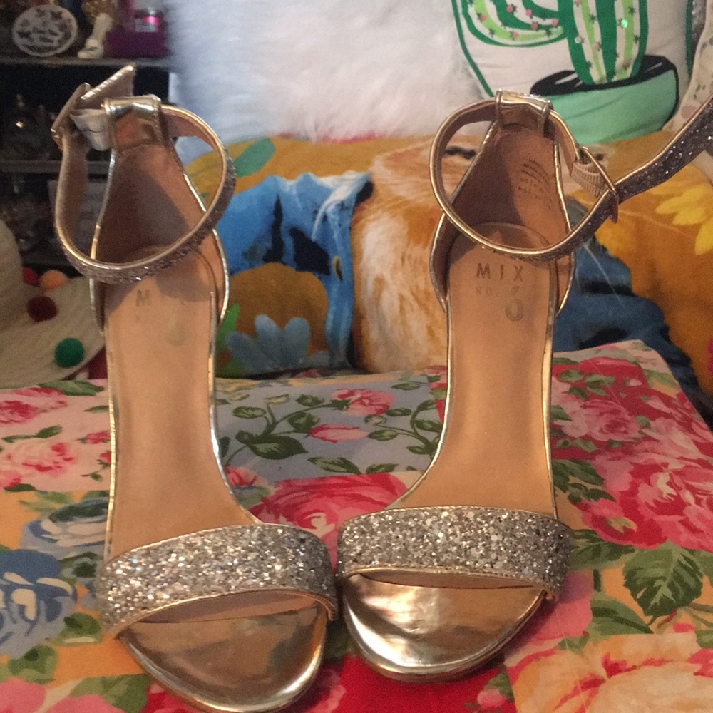 Shoe